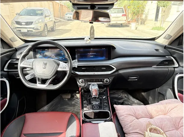 Car image 18