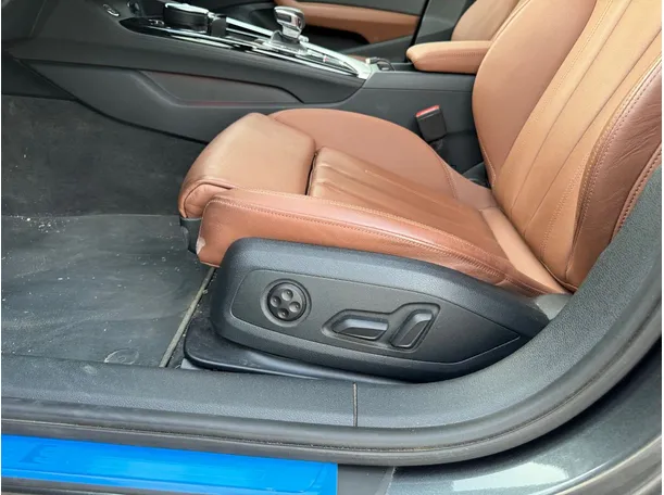 Car image 27