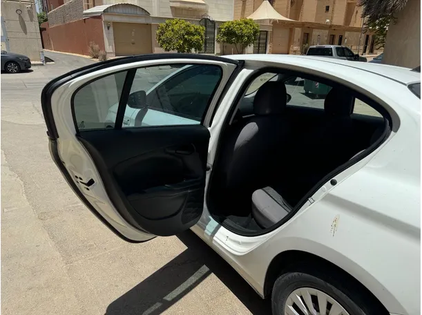 Car image 13
