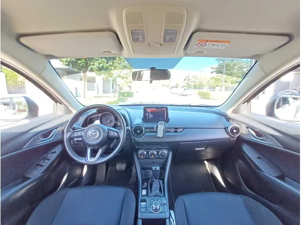 Car image 14