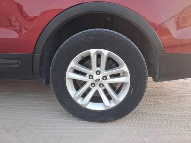 Car image 9
