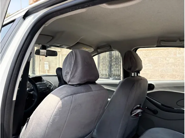 Car image 17