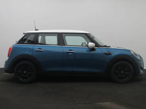 Car image 13
