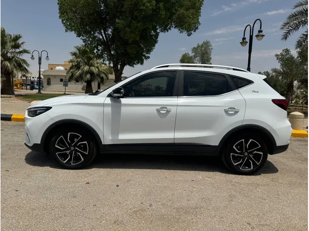 Car image 8