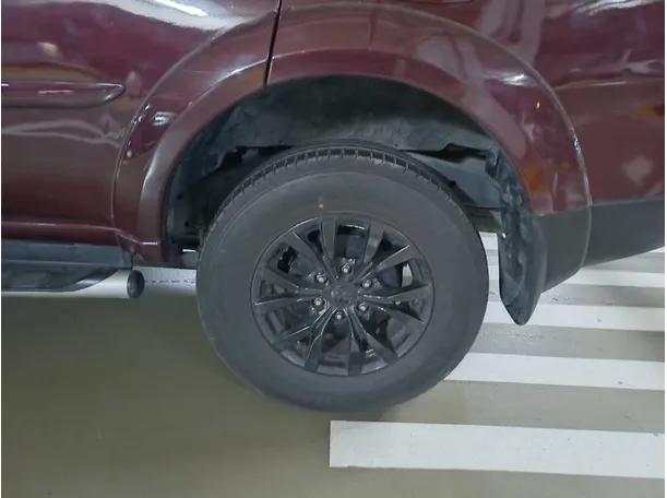 Car image 9