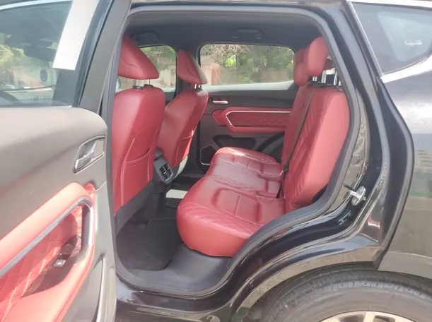 Car image 15