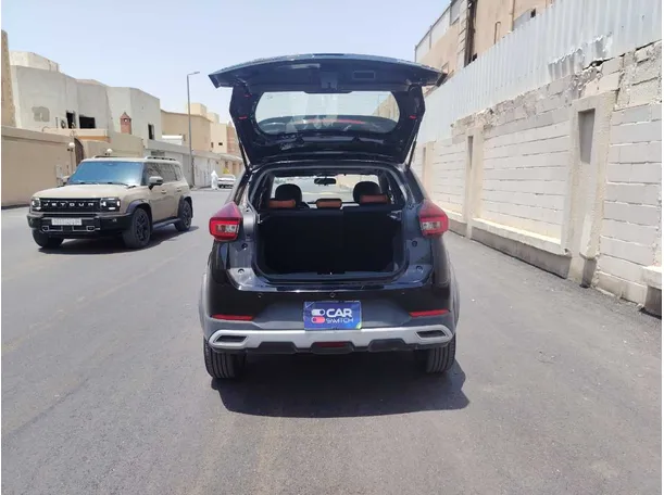 Car image 25