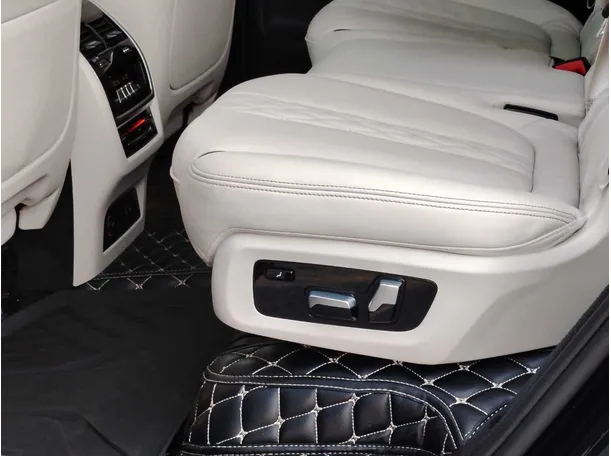 Car image 40