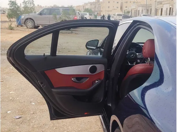 Car image 14