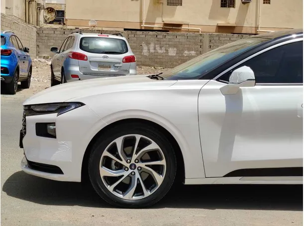 Car image 9