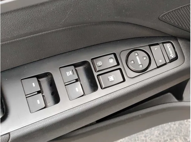 Car image 28
