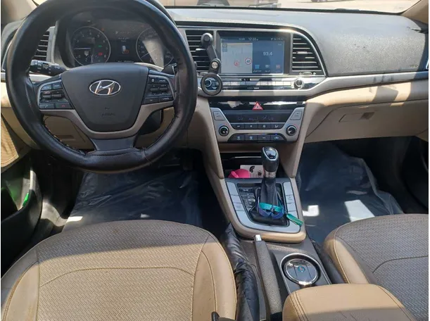 Car image 14