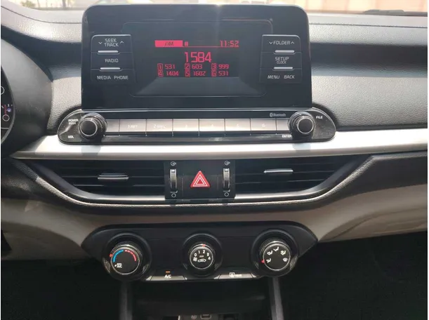 Car image 19