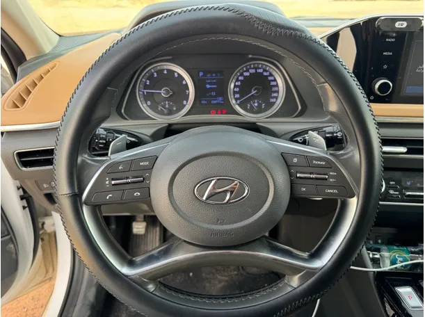Car image 18