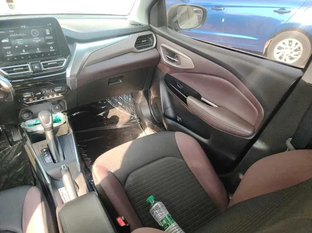 Car image 22
