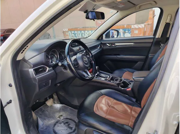 Car image 12