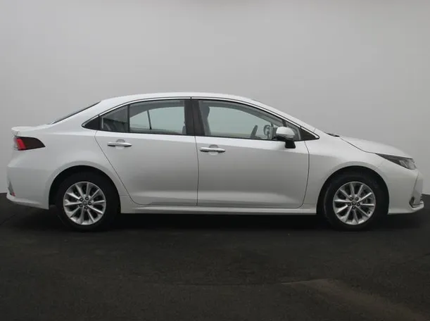 Car image 13