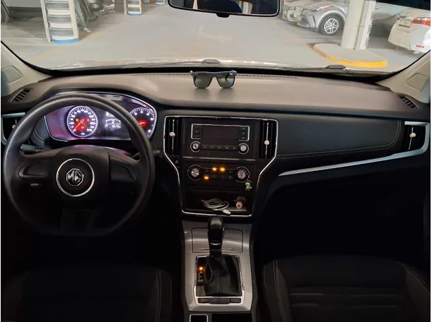 Car image 15