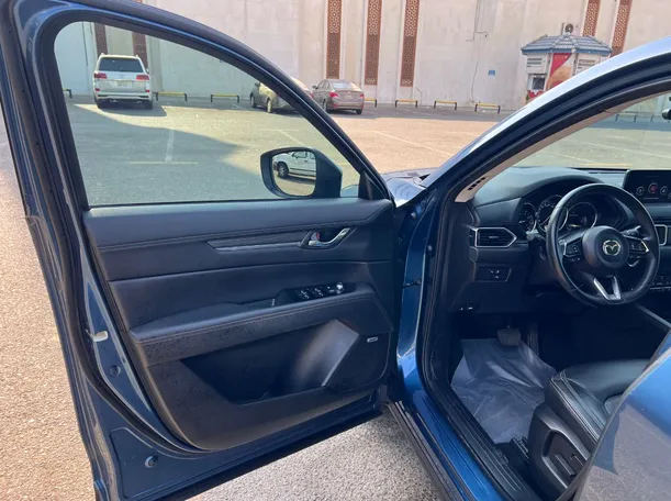 Car image 10