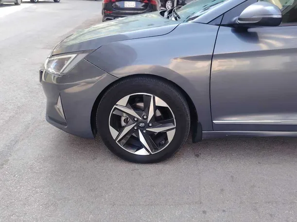 Car image 9