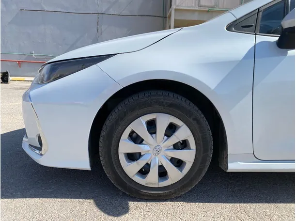 Car image 9