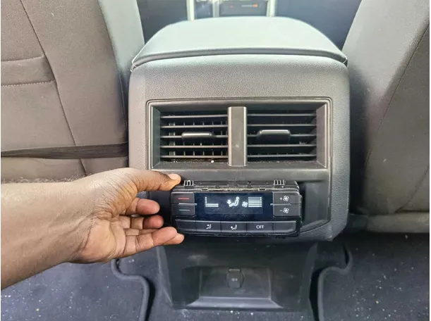 Car image 27