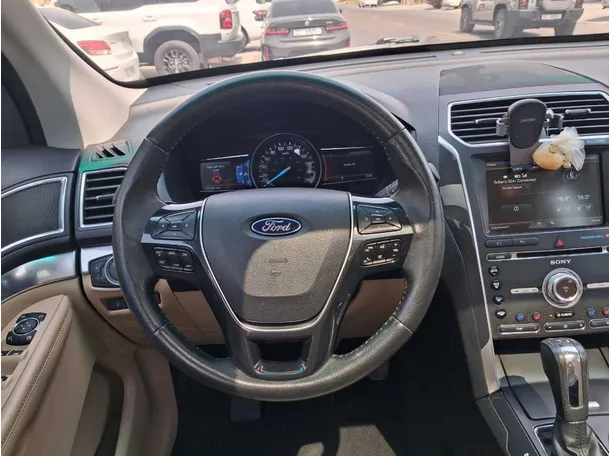 Car image 17