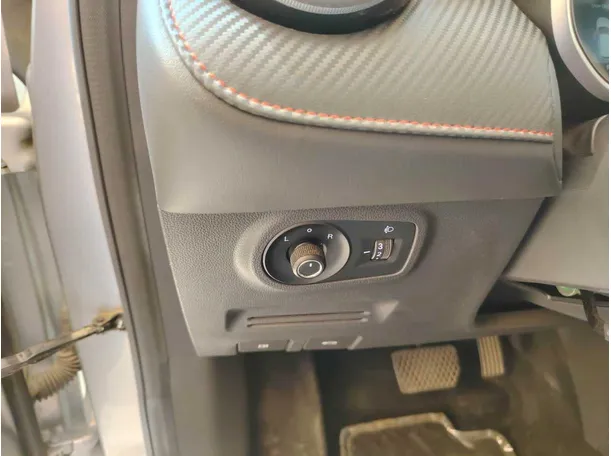 Car image 33