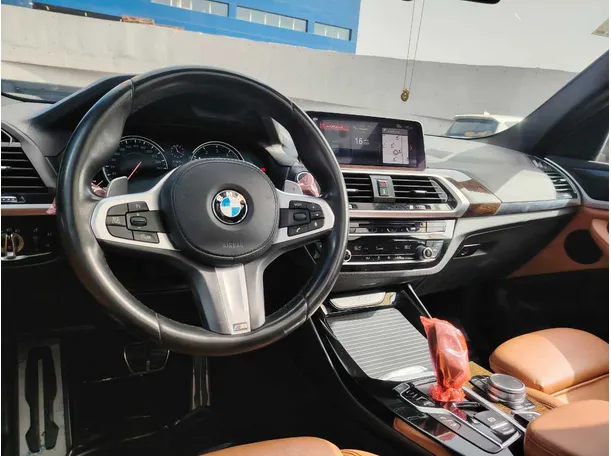Car image 25