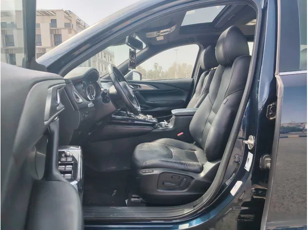 Car image 11