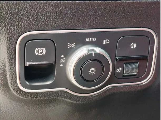 Car image 27