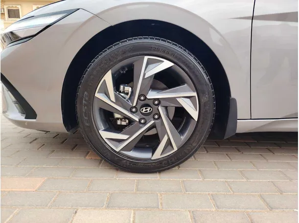 Car image 10