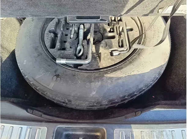 Car image 39