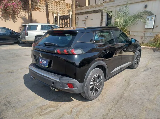 Car image 5