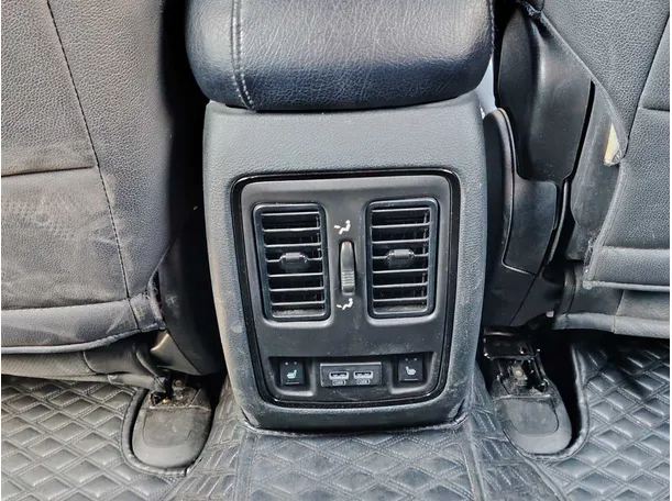 Car image 29