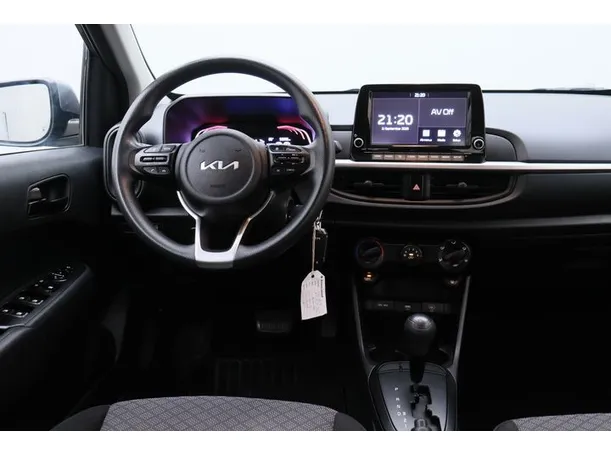 Car image 15