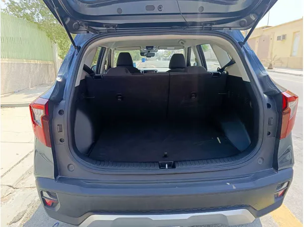 Car image 28