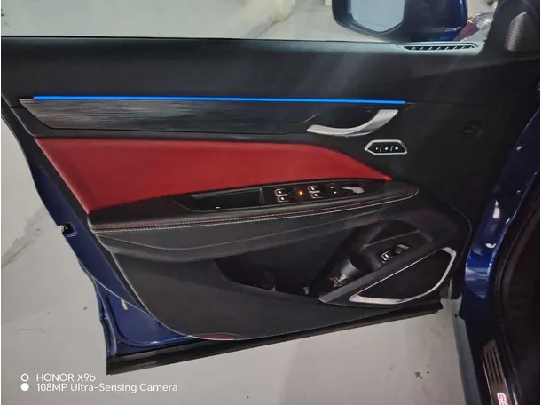 Car image 13