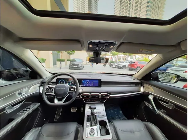 Car image 14