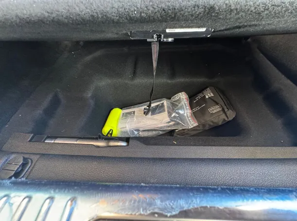 Car image 24