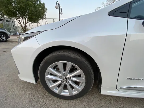 Car image 9