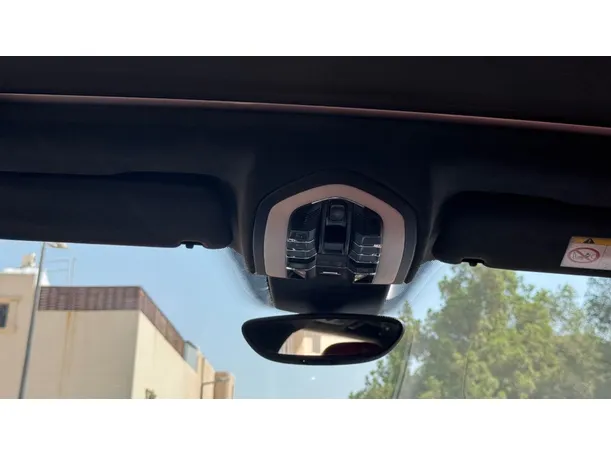 Car image 26