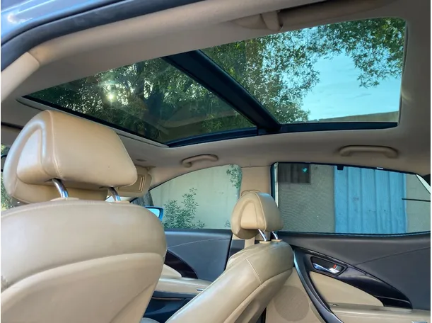Car image 14