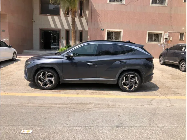 Car image 8