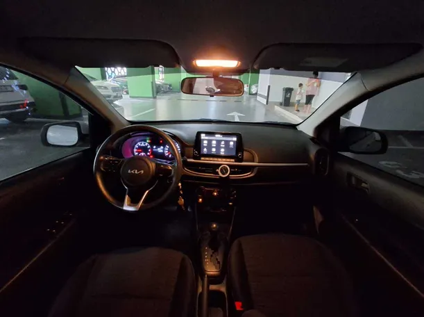 Car image 14