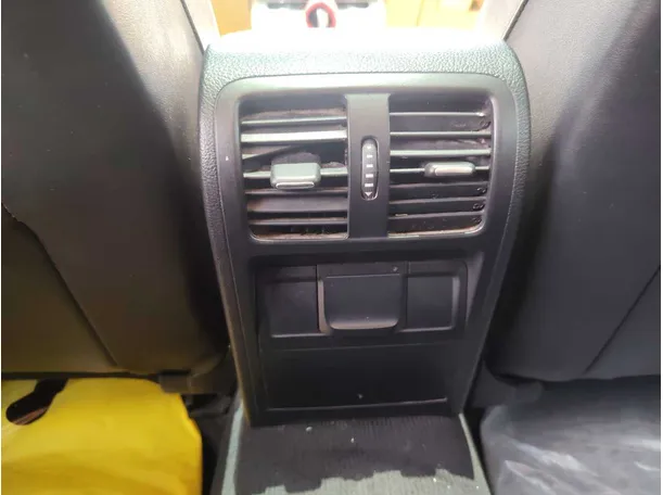 Car image 28