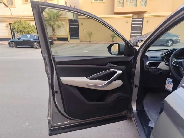 Car image 11