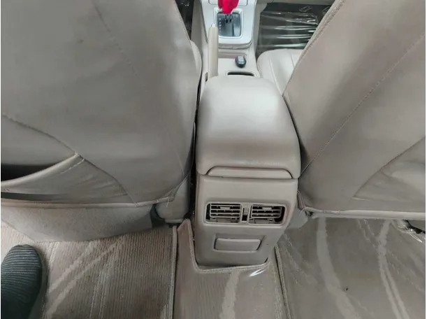 Car image 33