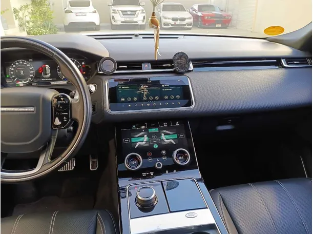 Car image 15