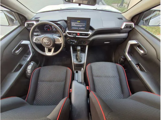 Car image 14